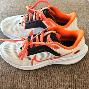 Nike Pegasus Oklahoma State Cowboys 2023 Edition, Men's Sz 6, Women's 7.5